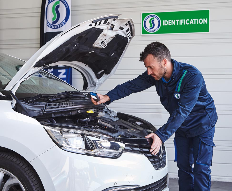 Contrôle technique automobile dans un centre SODIP